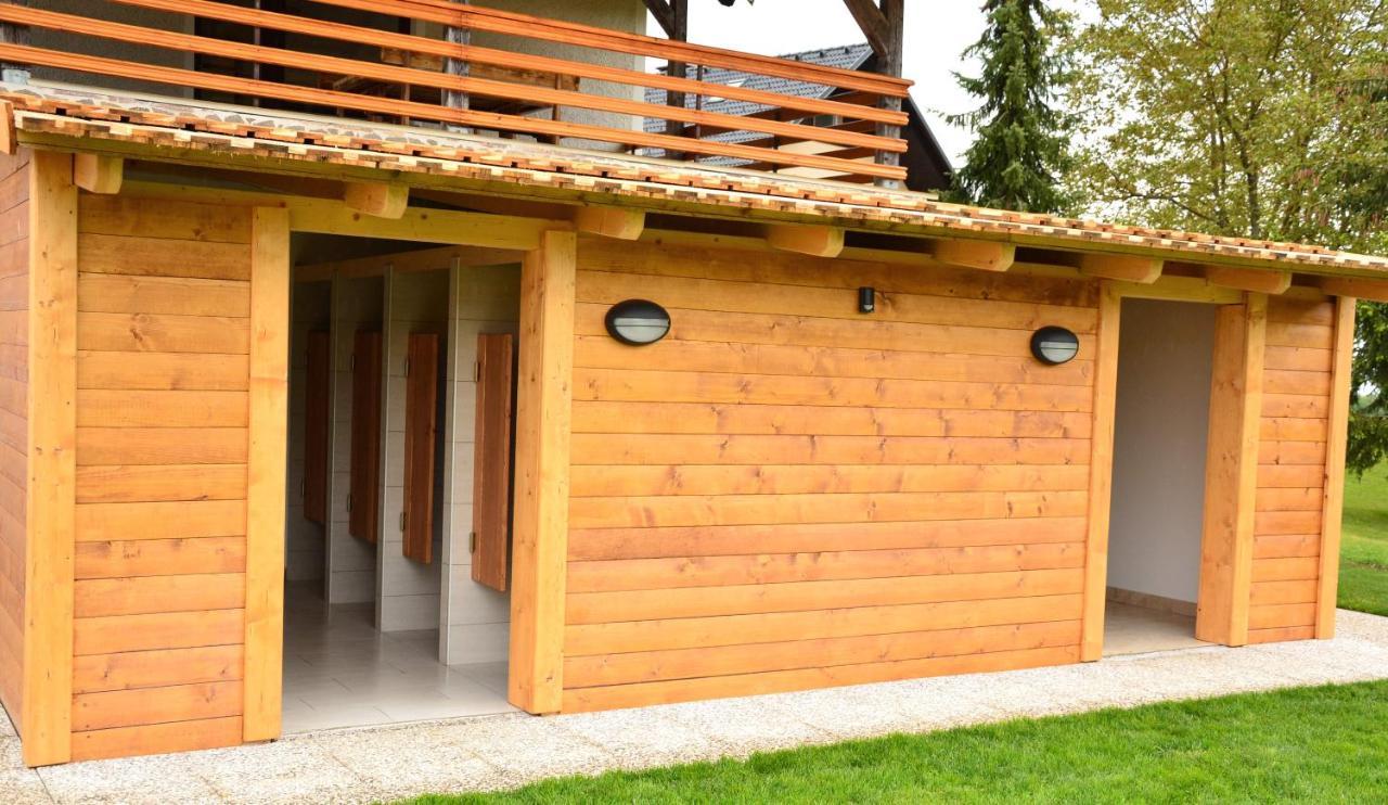 Small Wooden Houses And Apartments Zgornja Dobrava Radovljica Εξωτερικό φωτογραφία